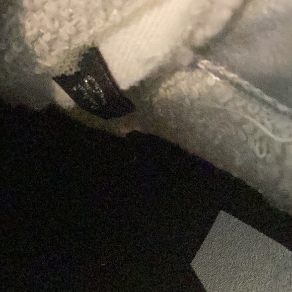 P448 like new sz. 39 Sherpa & leather sneakers - Picture 15 of 15